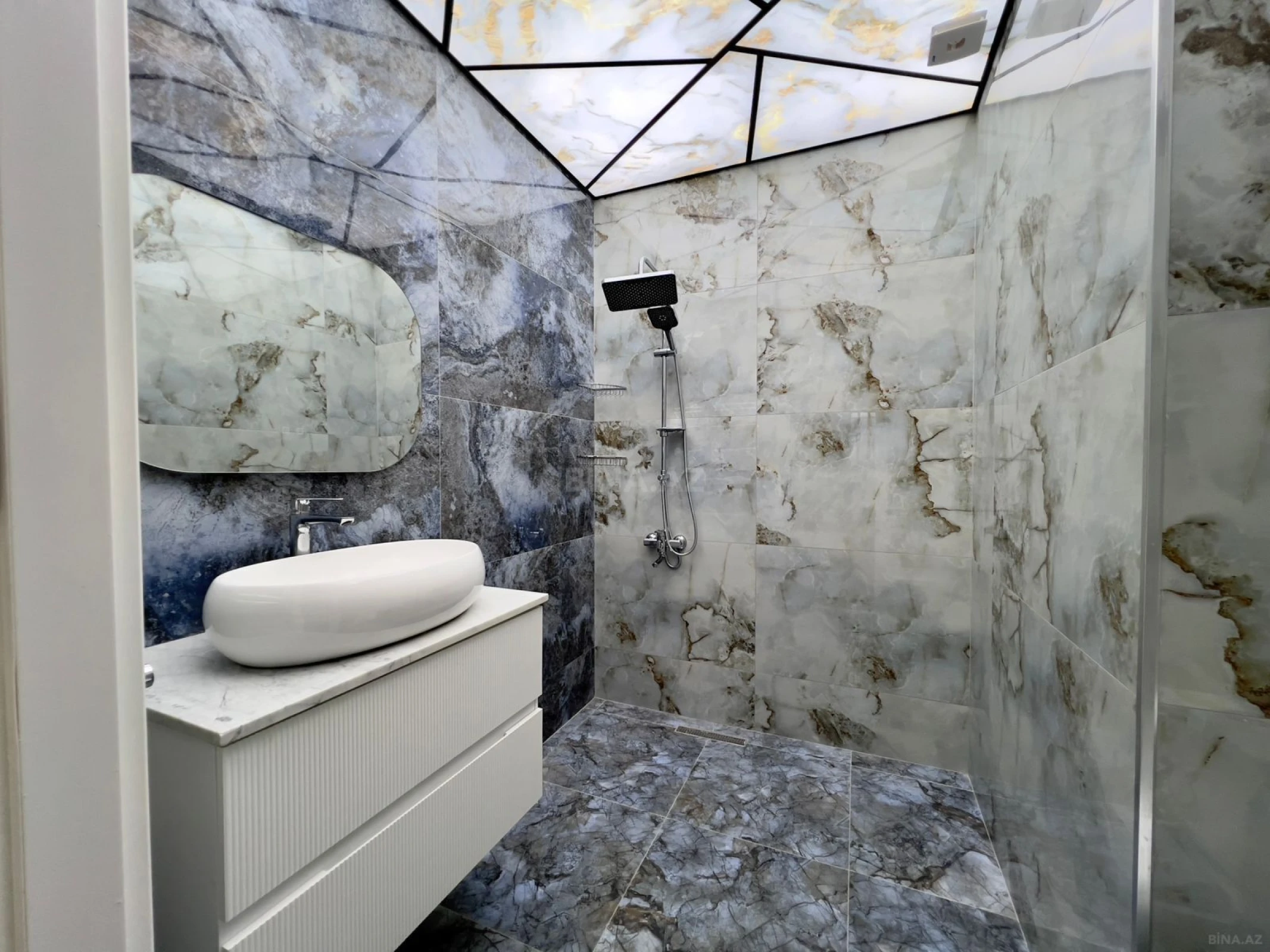 Satılır 3 otaqlı mənzil 135 m²