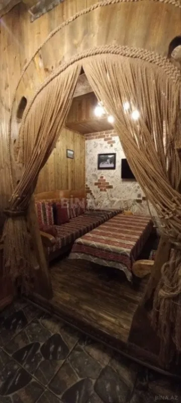 Satılır obyekt 215 m²