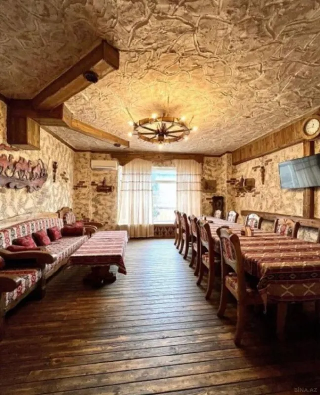 Satılır obyekt 215 m²