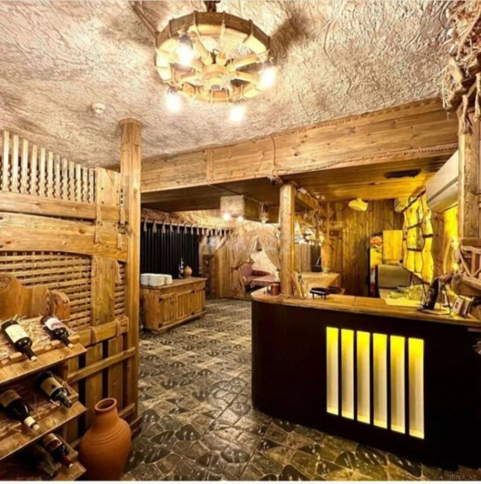 Satılır obyekt 215 m²