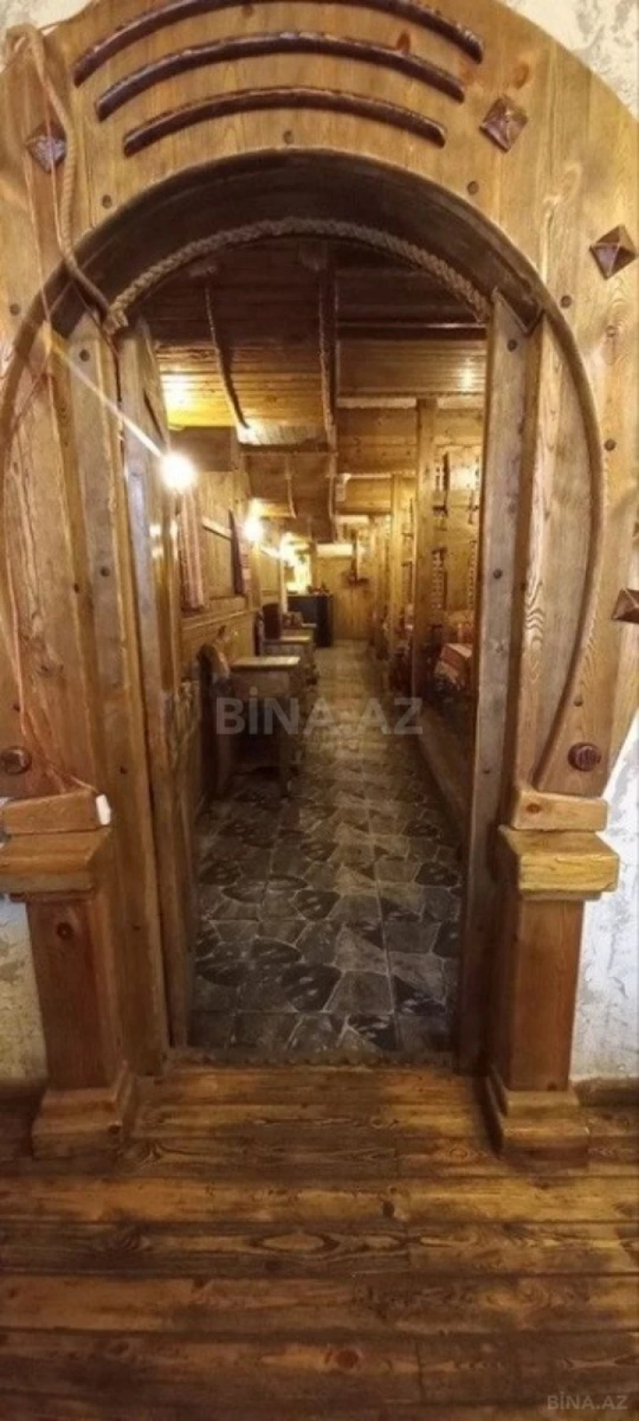 Satılır obyekt 215 m²