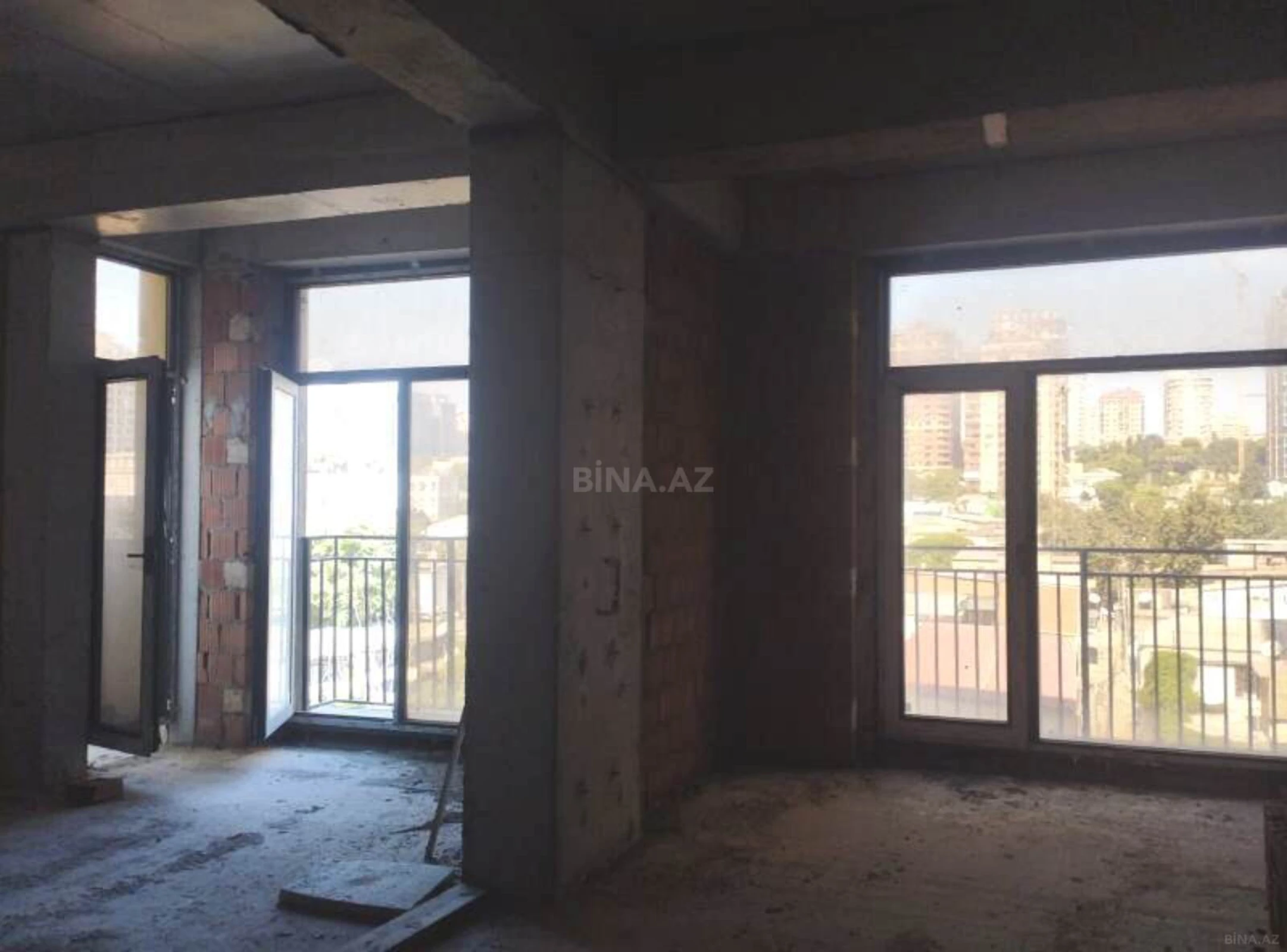 Satılır 3 otaqlı mənzil 118 m²