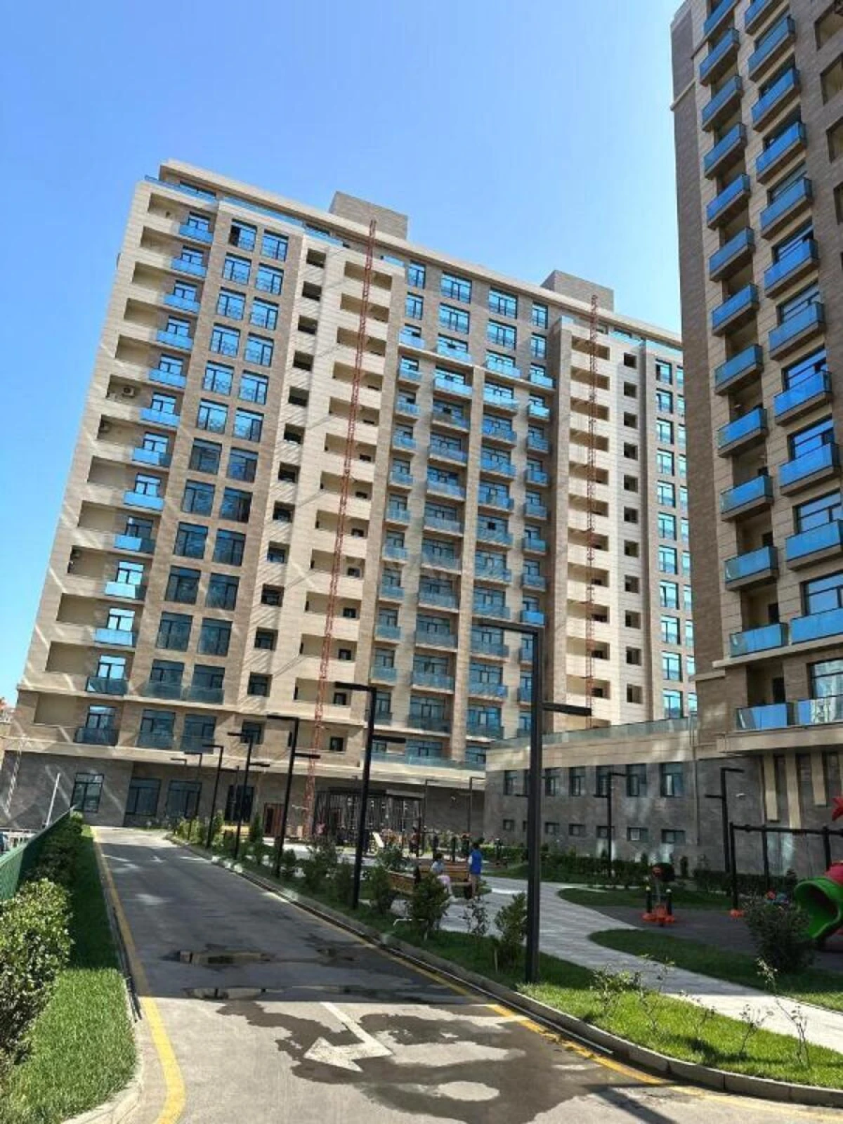 Satılır 3 otaqlı mənzil 118 m²