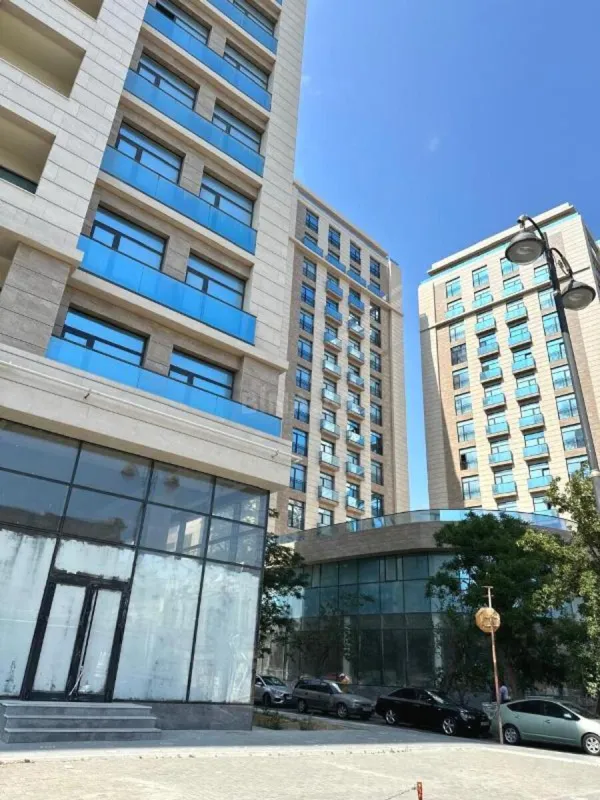 Satılır 3 otaqlı mənzil 118 m²