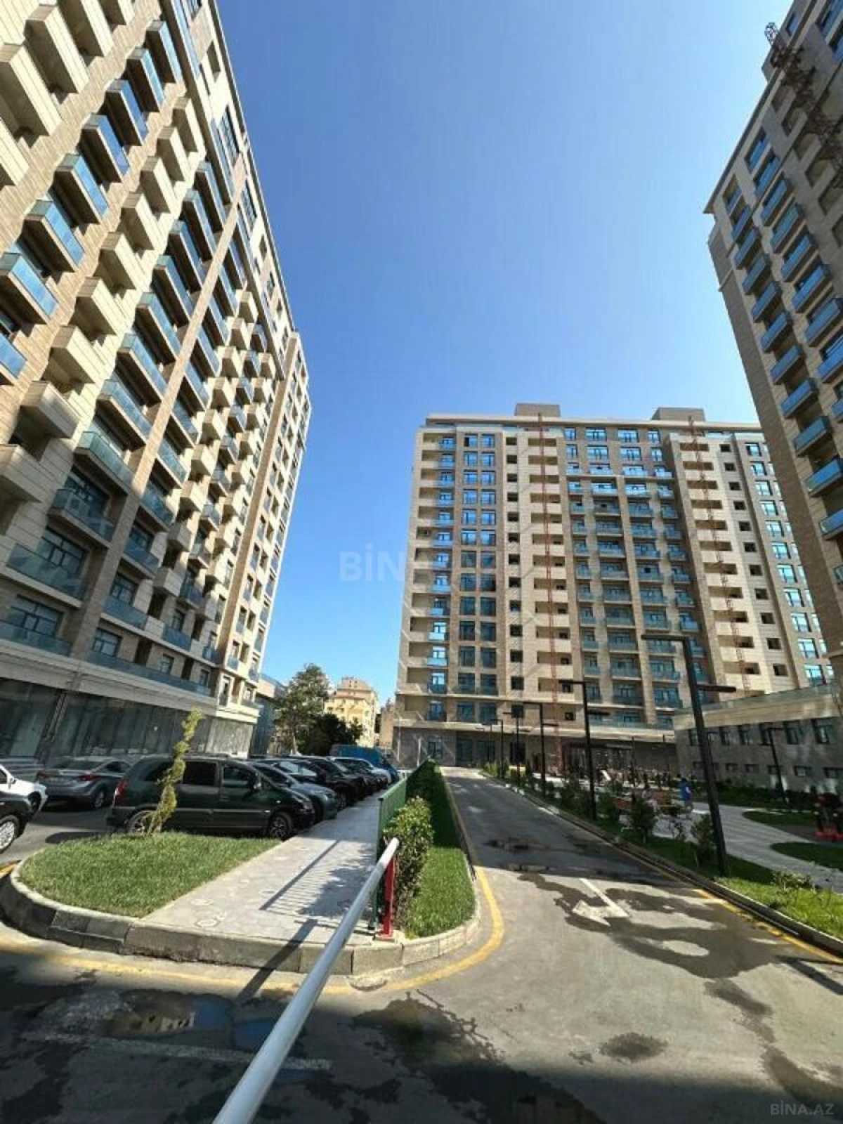 Satılır 3 otaqlı mənzil 118 m²
