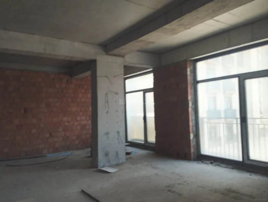 Satılır 3 otaqlı mənzil 118 m²
