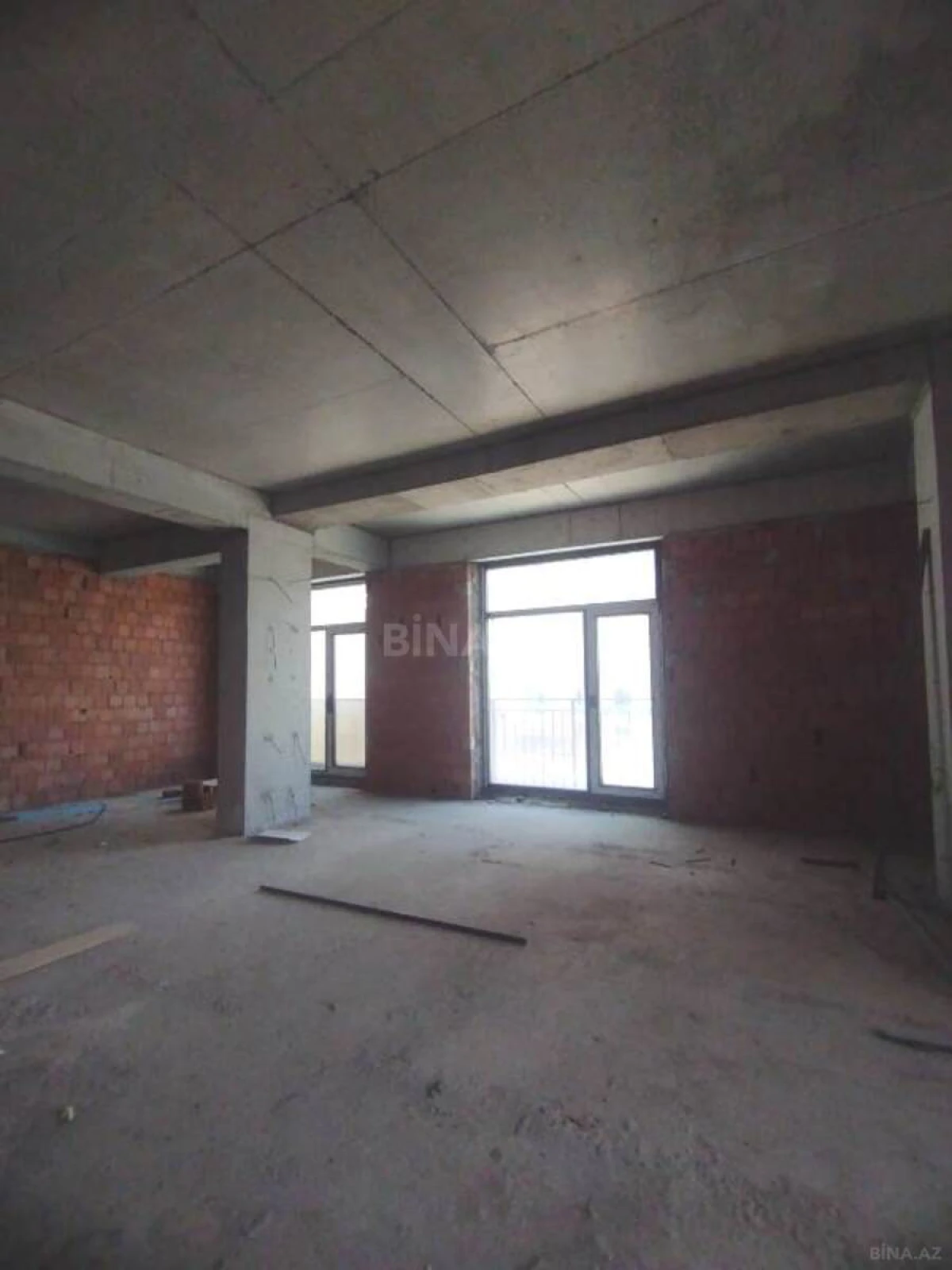 Satılır 3 otaqlı mənzil 118 m²