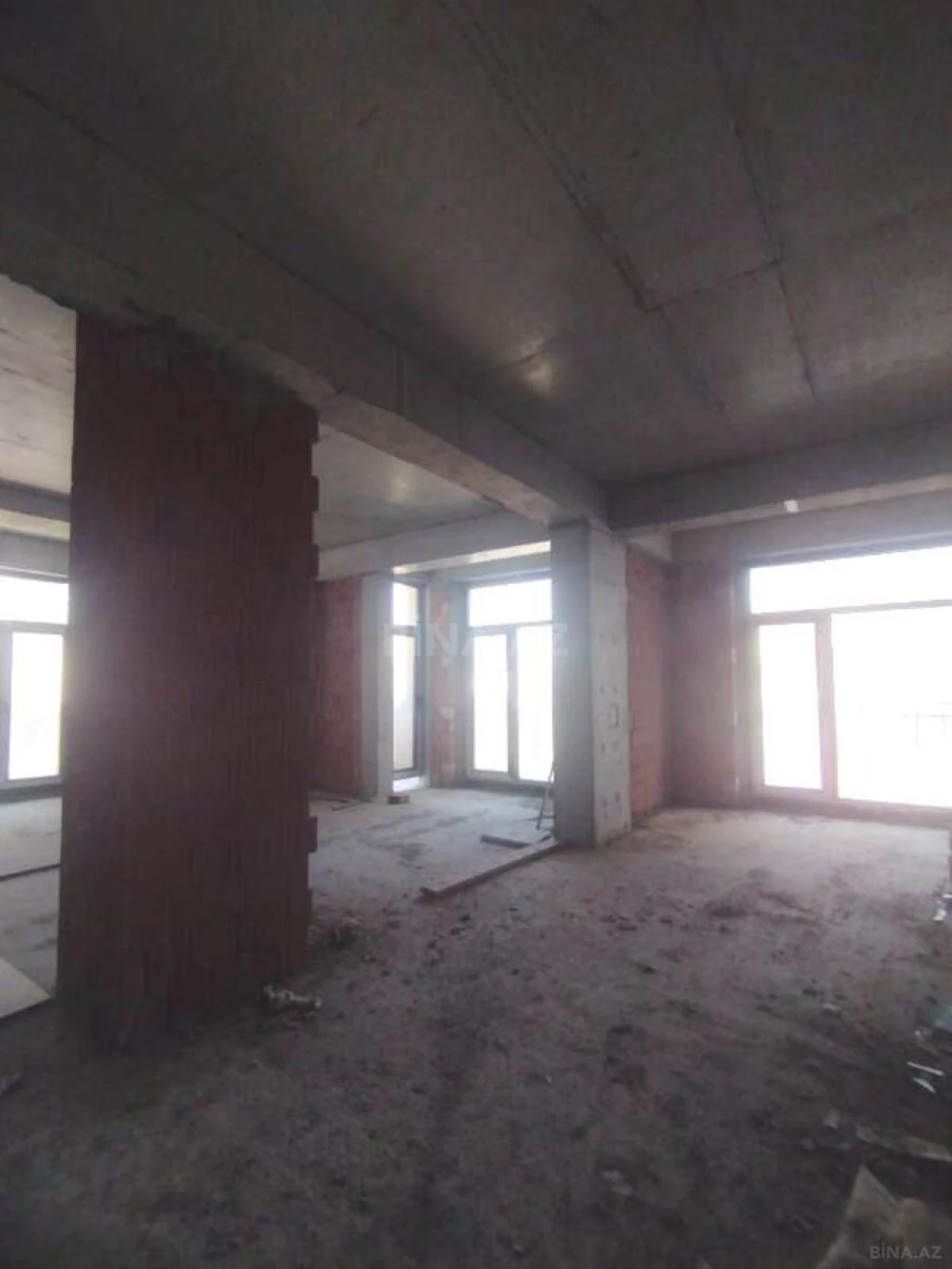 Satılır 3 otaqlı mənzil 118 m²