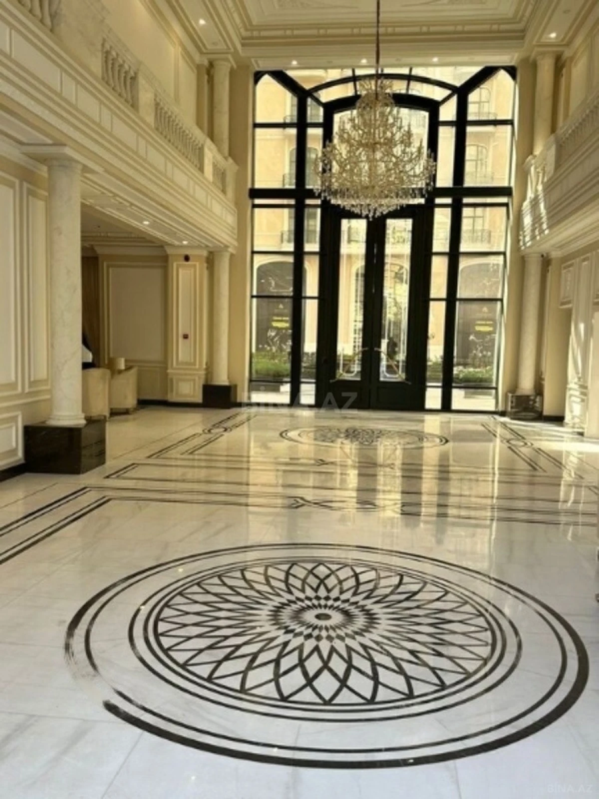 Satılır 4 otaqlı mənzil 454 m²