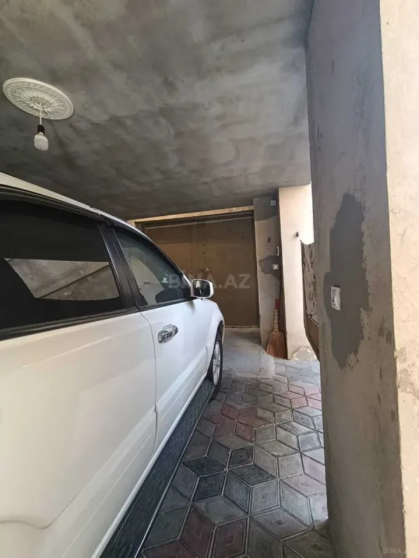 Satılır 6 otaqlı həyət evi 296 m²