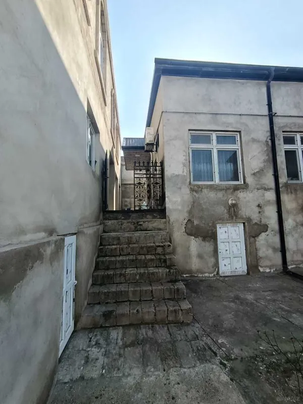 Satılır 6 otaqlı həyət evi 296 m²