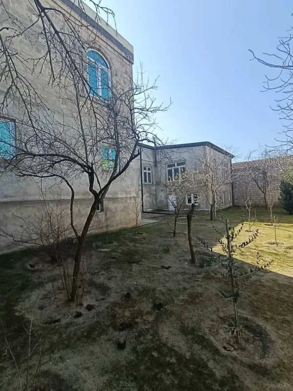 Satılır 6 otaqlı həyət evi 296 m²