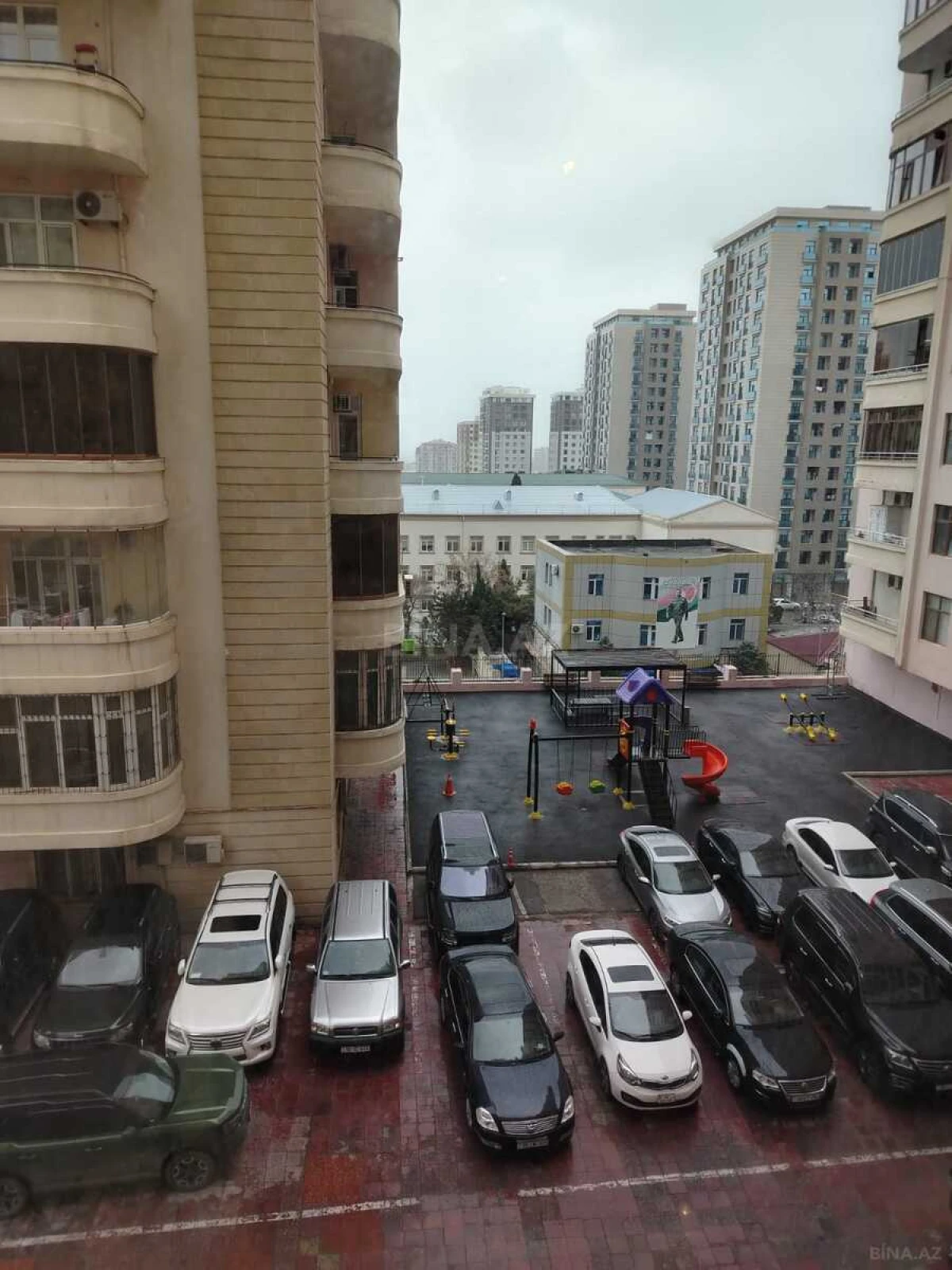 Kirayə verilir 3 otaqlı mənzil 150 m²