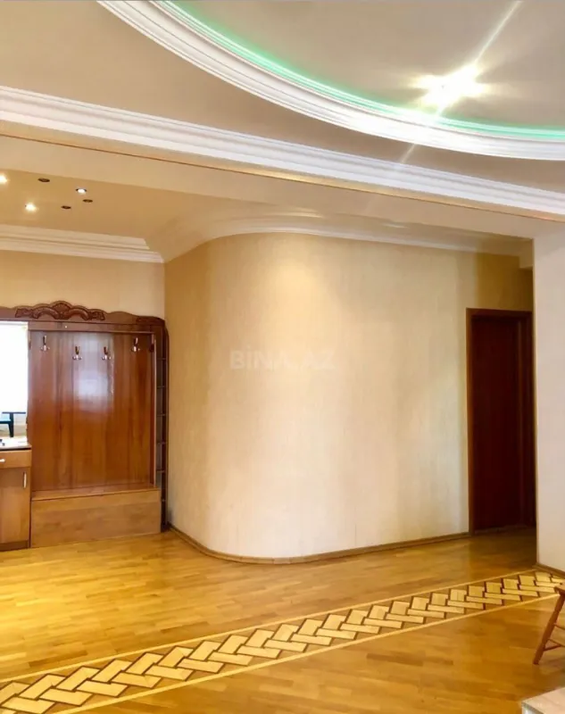 Kirayə verilir 3 otaqlı mənzil 150 m²