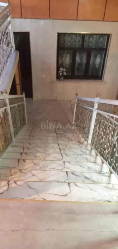 Satılır 5 otaqlı həyət evi 180 m²