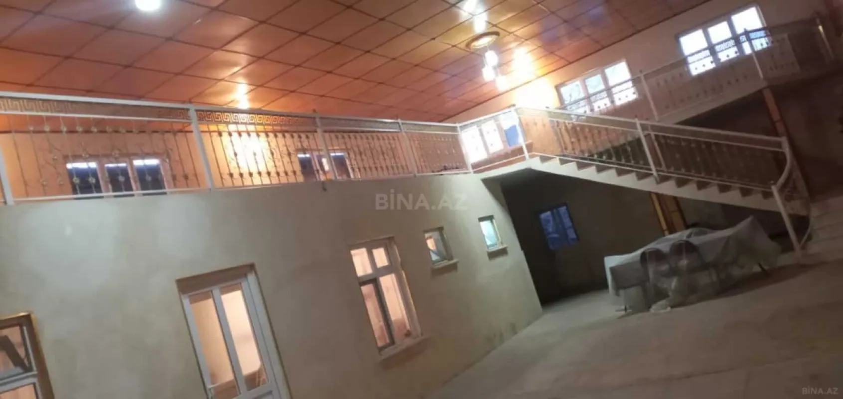 Satılır 5 otaqlı həyət evi 180 m²