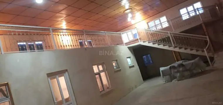 Satılır 5 otaqlı həyət evi 180 m²