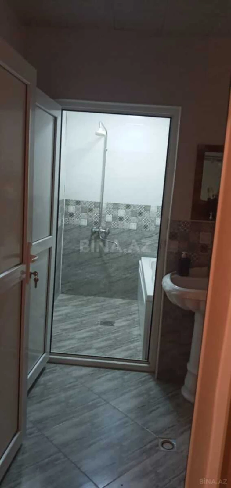 Satılır 5 otaqlı həyət evi 180 m²