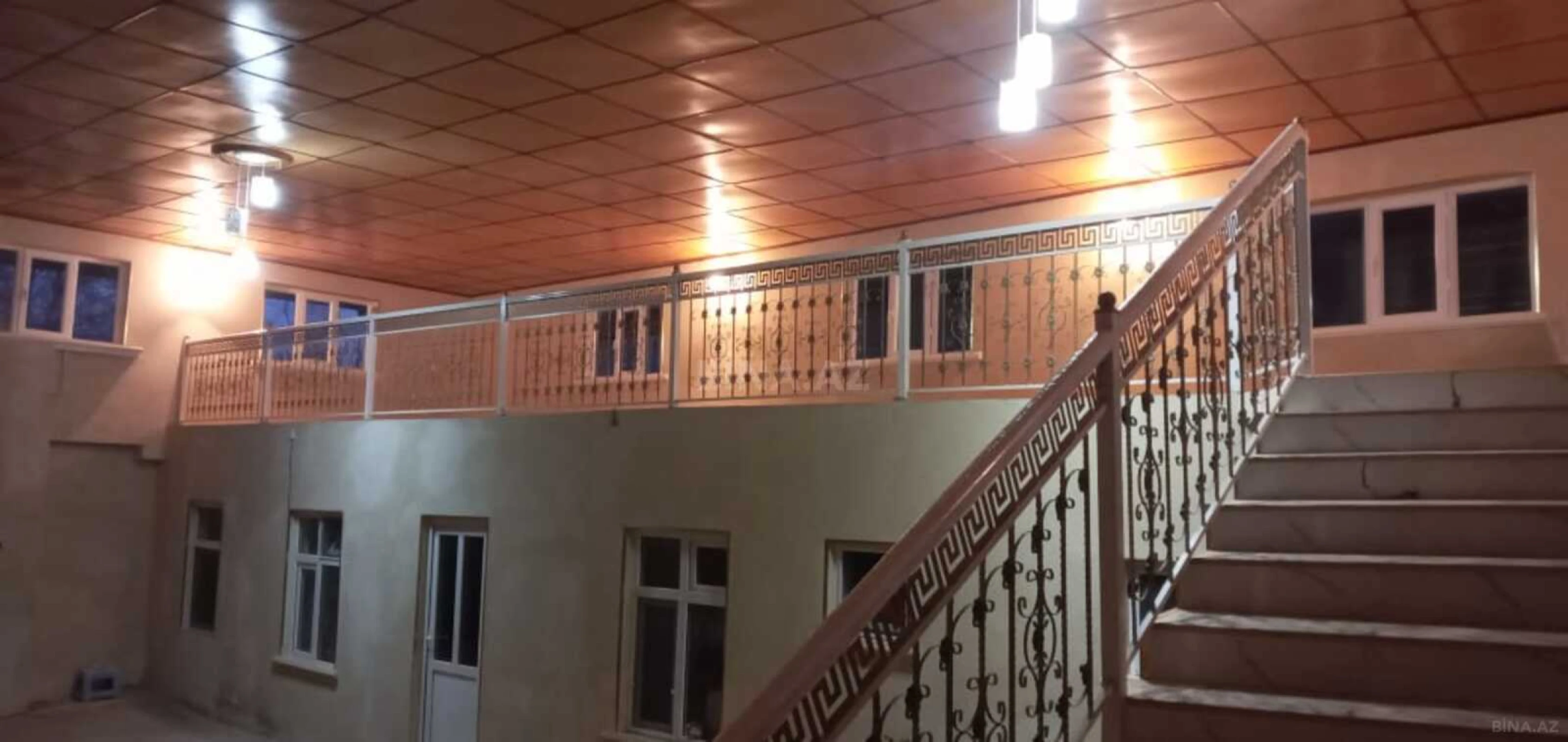 Satılır 5 otaqlı həyət evi 180 m²