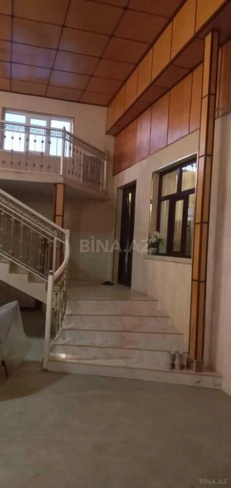 Satılır 5 otaqlı həyət evi 180 m²