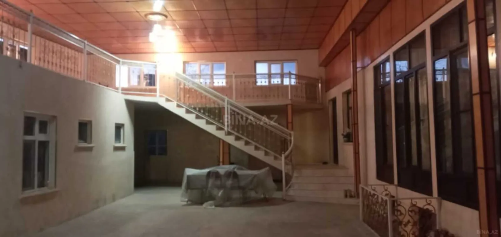 Satılır 5 otaqlı həyət evi 180 m²