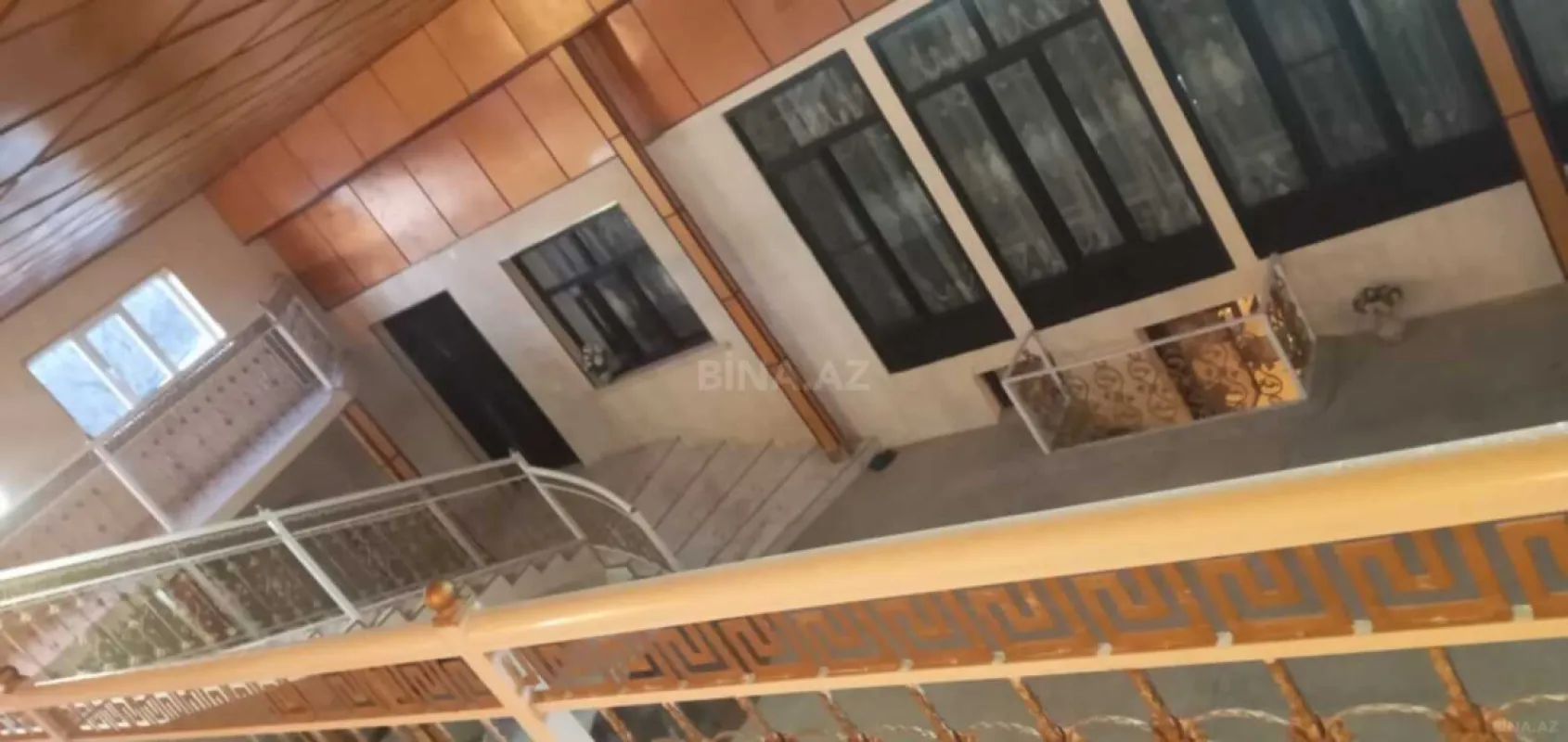 Satılır 5 otaqlı həyət evi 180 m²