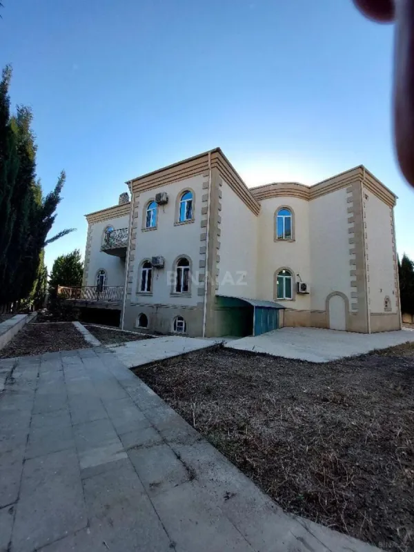 Satılır 9 otaqlı həyət evi 465 m²