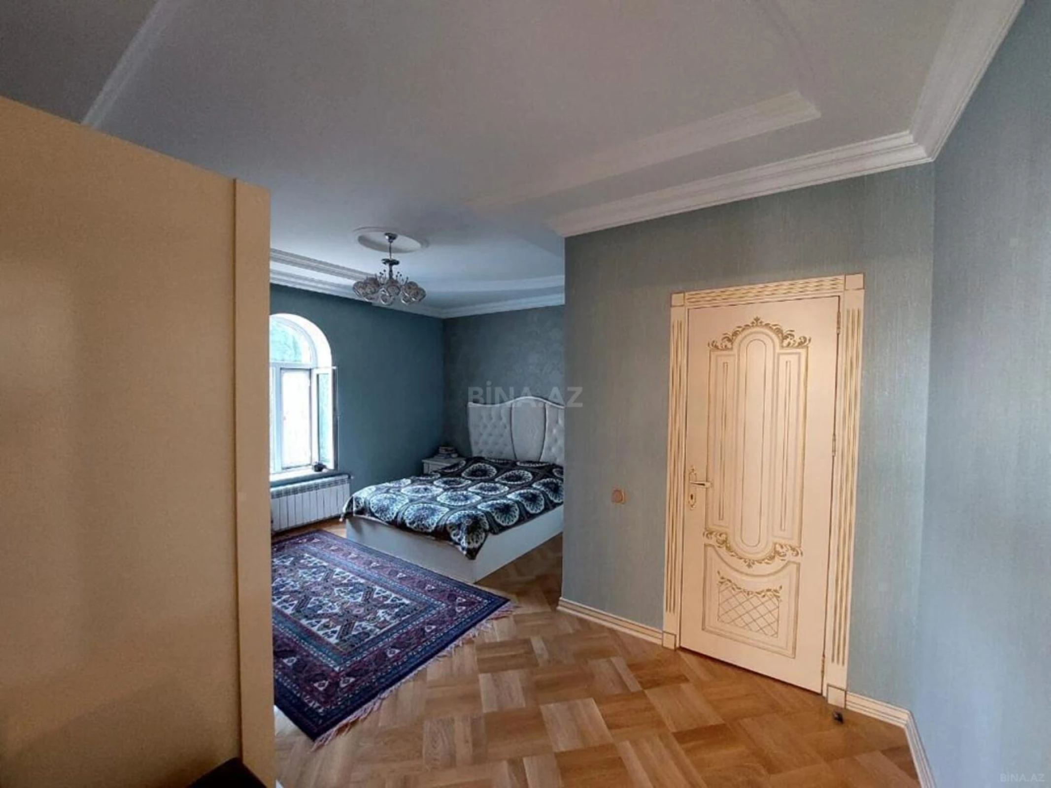 Satılır 9 otaqlı həyət evi 465 m²