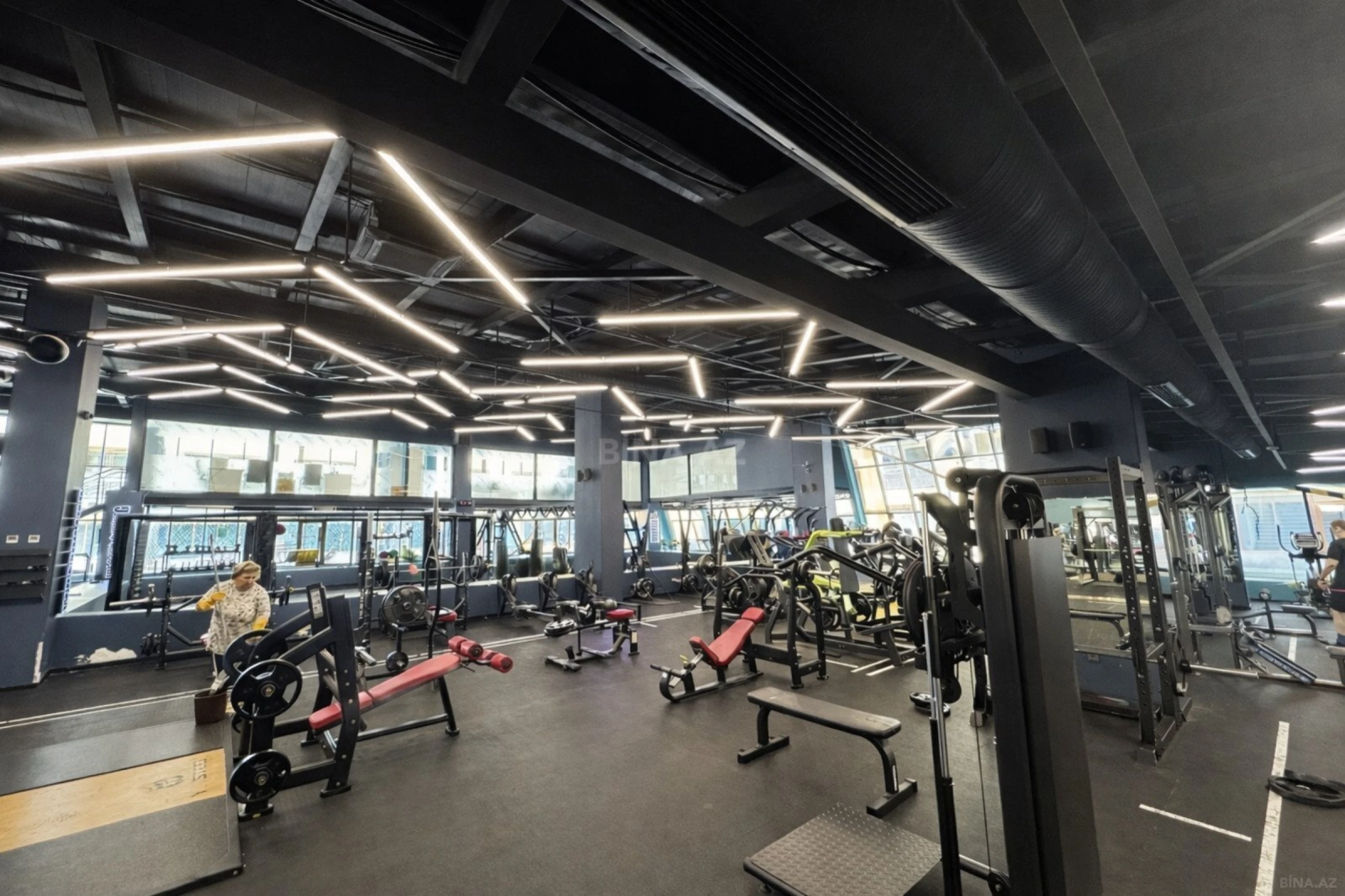 Kirayə verilir 3 otaqlı mənzil 220 m²