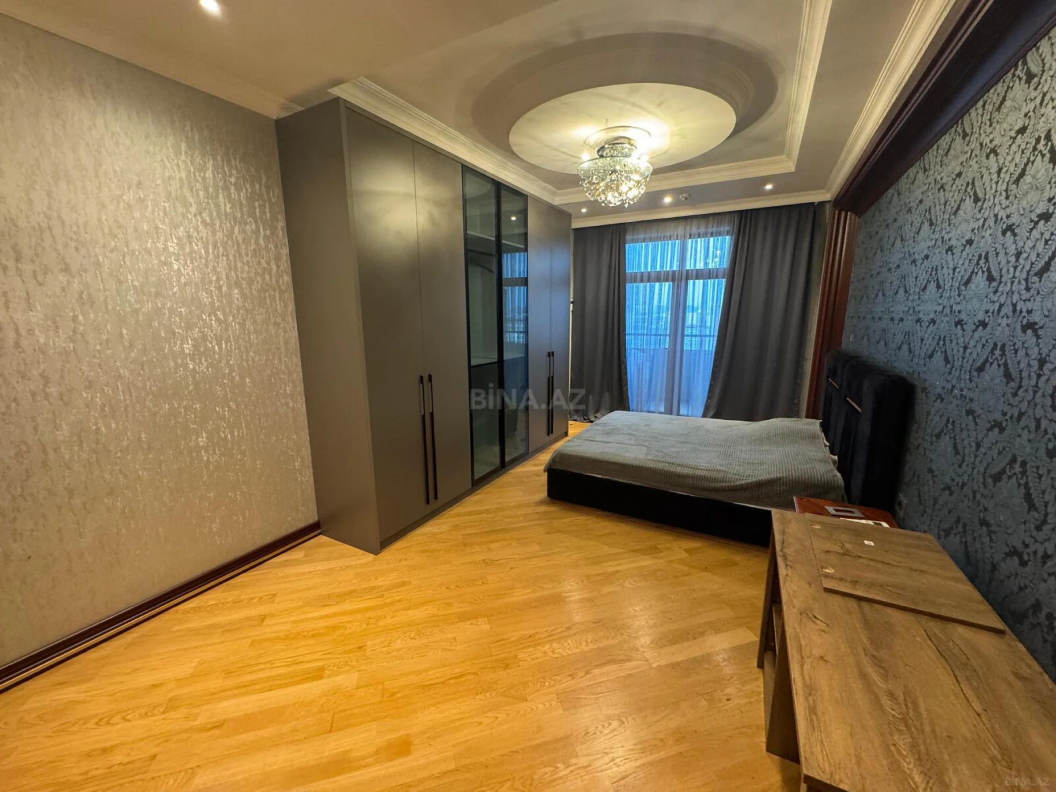 Kirayə verilir 3 otaqlı mənzil 220 m²