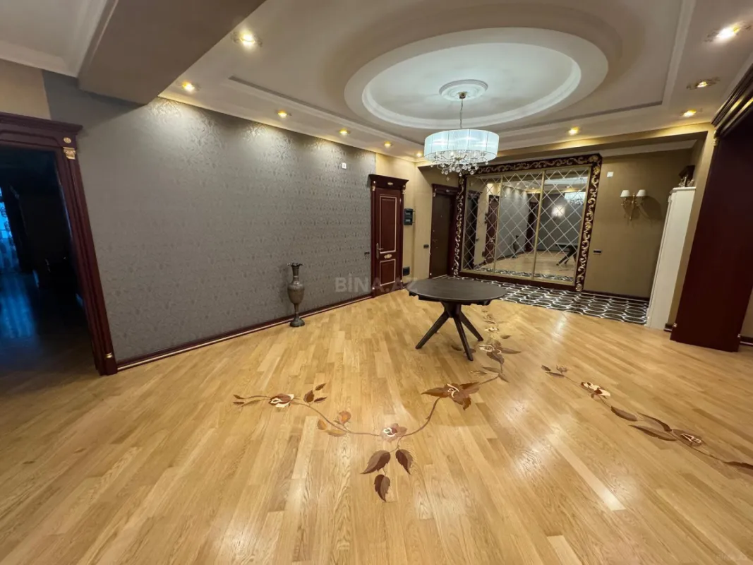 Kirayə verilir 3 otaqlı mənzil 220 m²