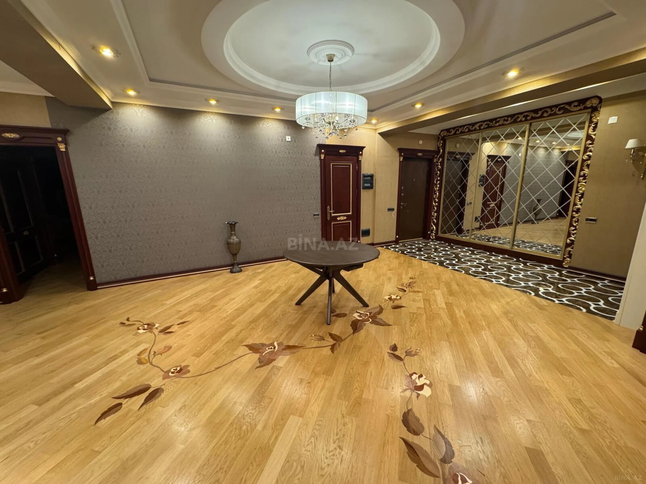 Kirayə verilir 3 otaqlı mənzil 220 m²