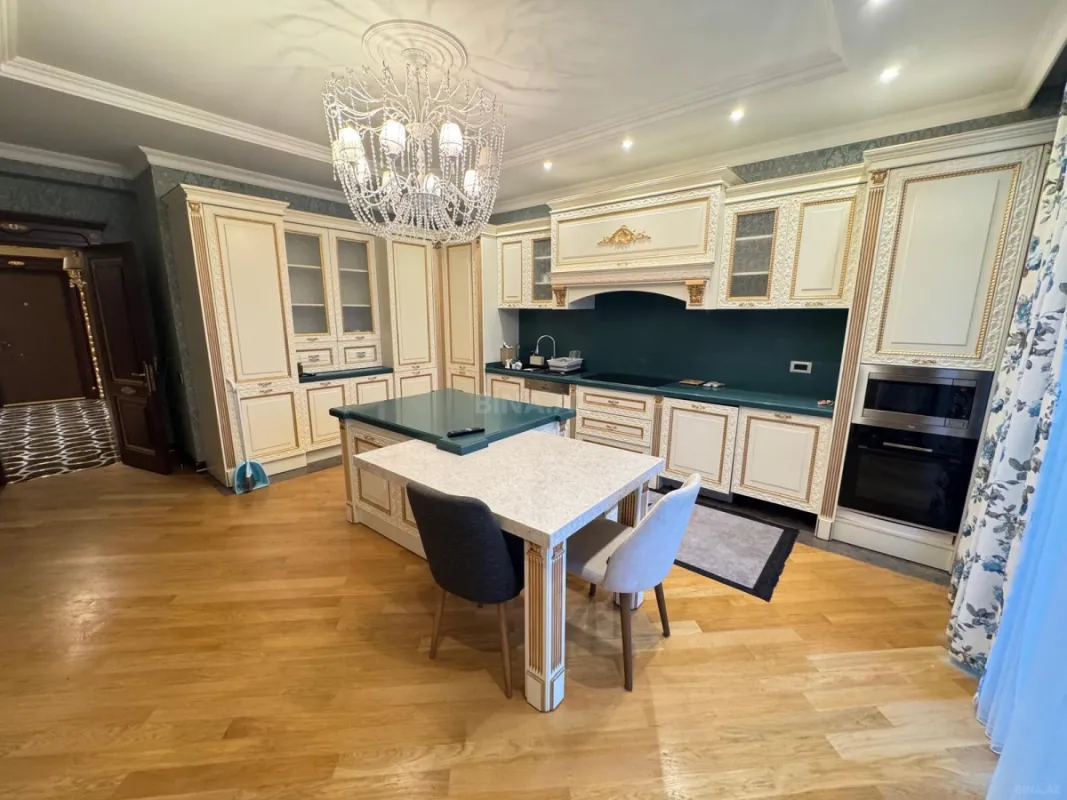 Kirayə verilir 3 otaqlı mənzil 220 m²