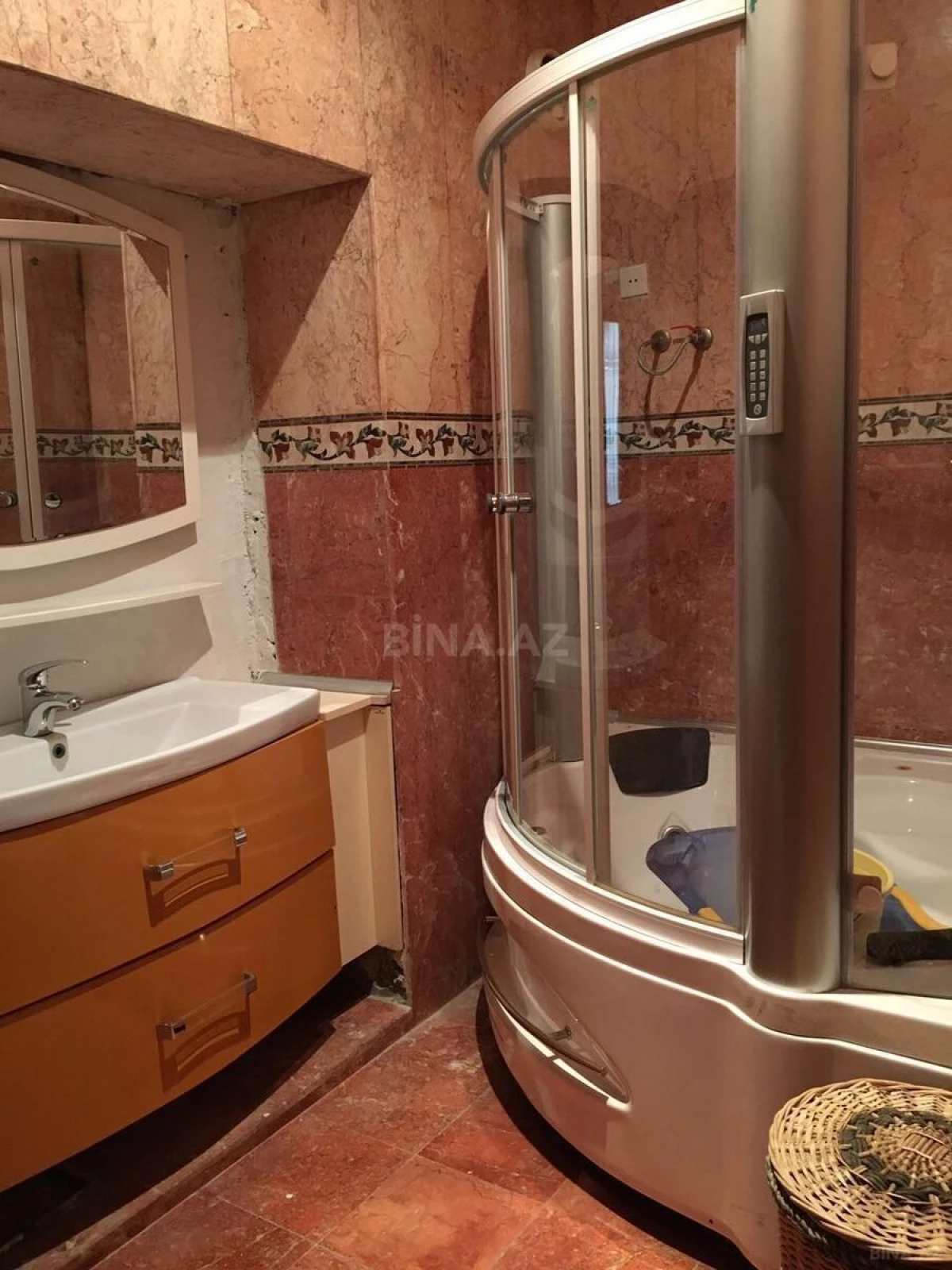 Kirayə verilir 4 otaqlı mənzil 100 m²