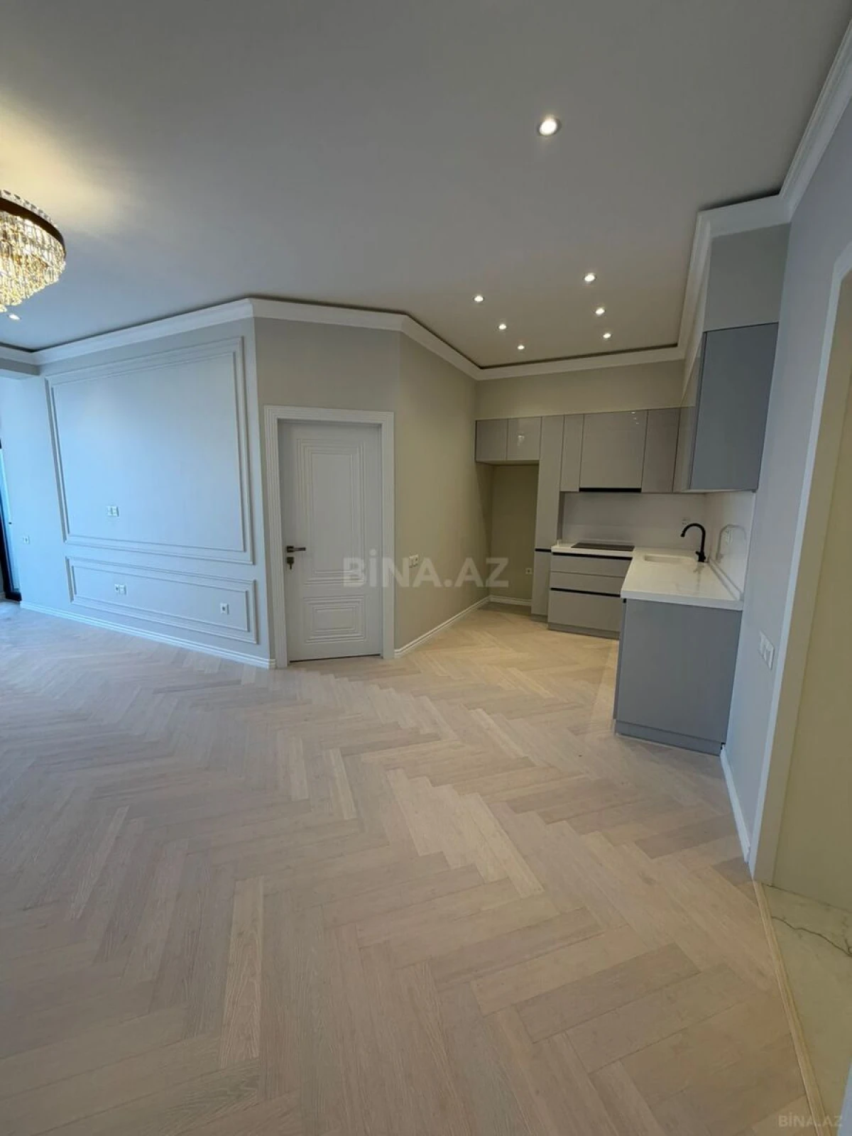 Satılır 2 otaqlı mənzil 77 m²
