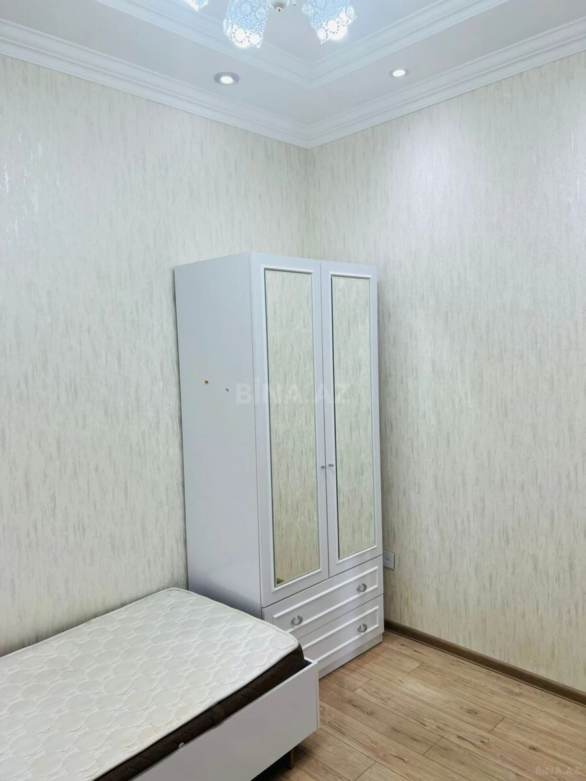 Kirayə verilir 3 otaqlı mənzil 101 m²