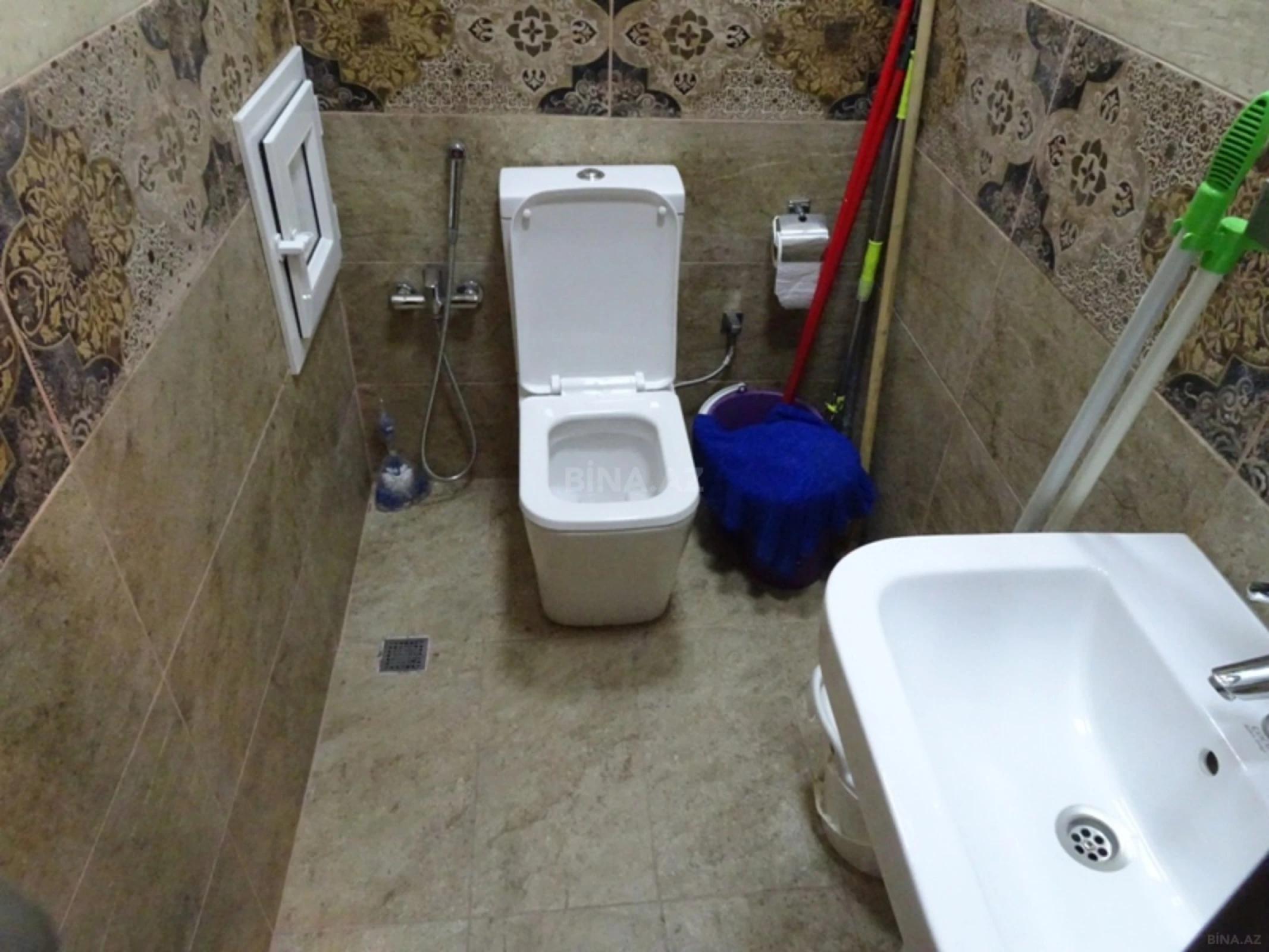 Kirayə verilir 3 otaqlı mənzil 140 m²