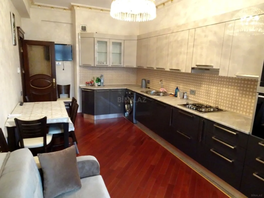 Kirayə verilir 3 otaqlı mənzil 140 m²