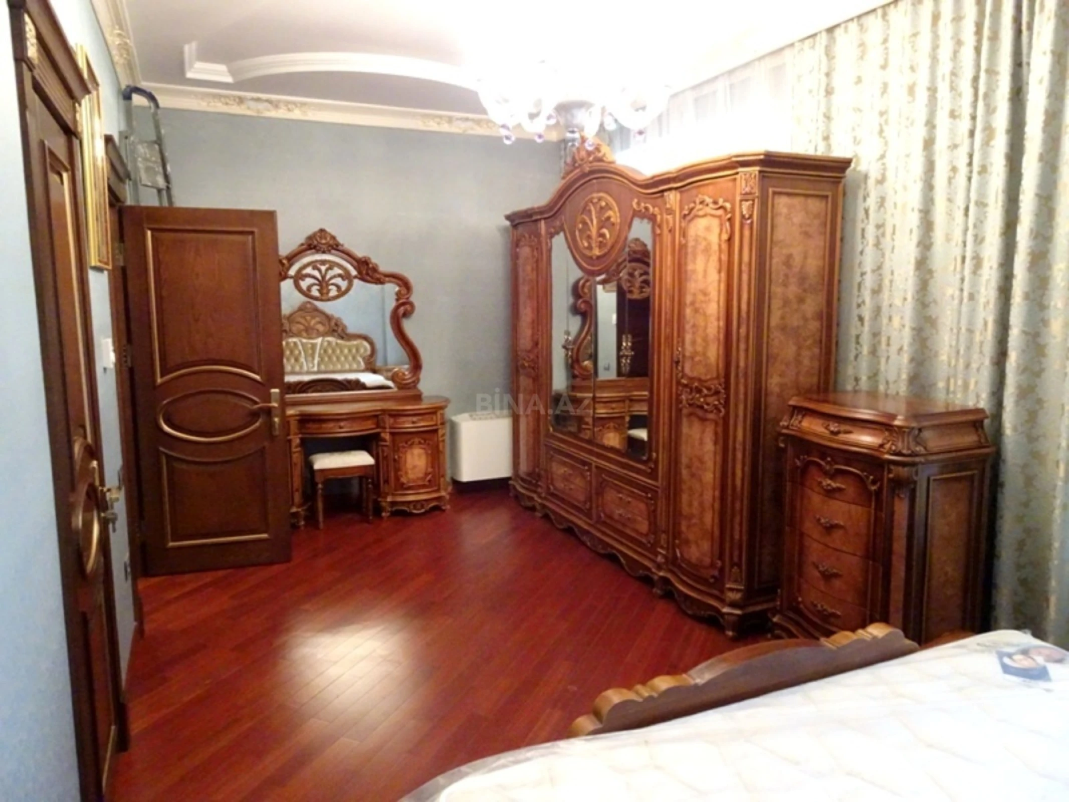 Kirayə verilir 3 otaqlı mənzil 140 m²