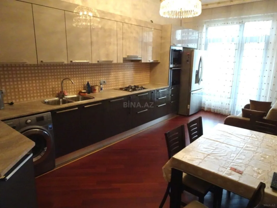 Kirayə verilir 3 otaqlı mənzil 140 m²