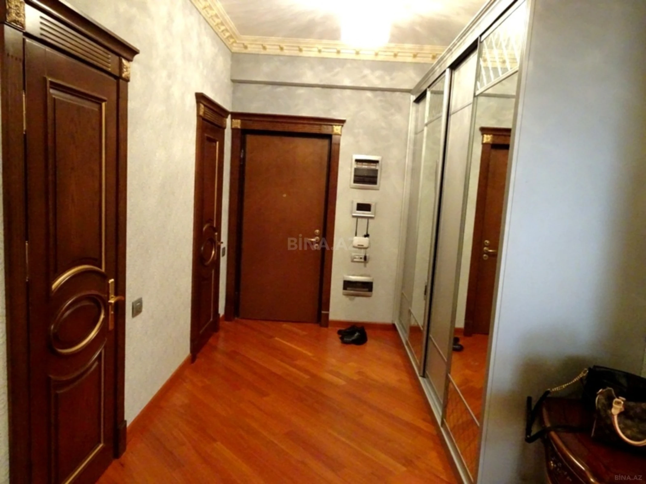 Kirayə verilir 3 otaqlı mənzil 140 m²