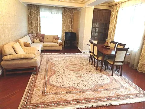 Kirayə verilir 3 otaqlı mənzil 140 m²