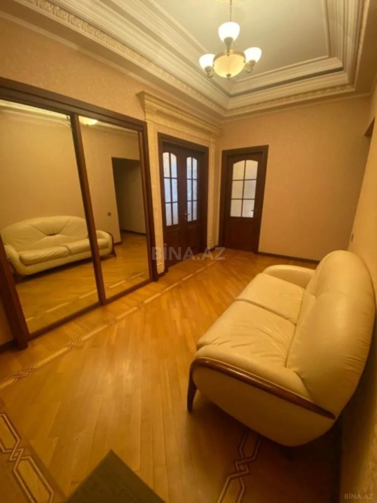 Satılır 4 otaqlı mənzil 170 m²