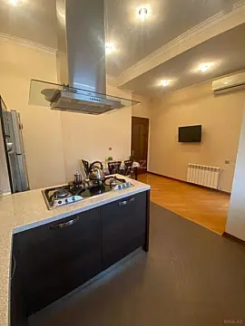 Satılır 4 otaqlı mənzil 170 m²