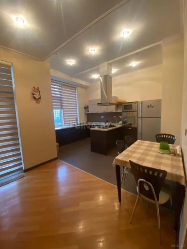 Satılır 4 otaqlı mənzil 170 m²