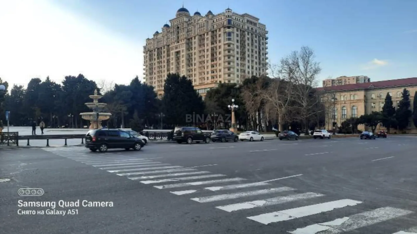 Satılır 4 otaqlı mənzil 170 m²