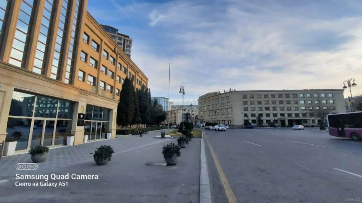 Satılır 4 otaqlı mənzil 170 m²