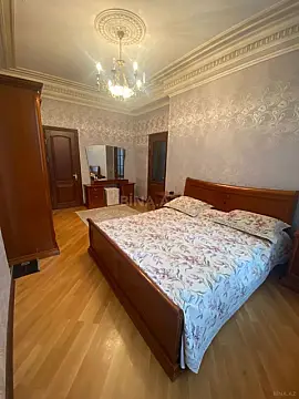Satılır 4 otaqlı mənzil 170 m²