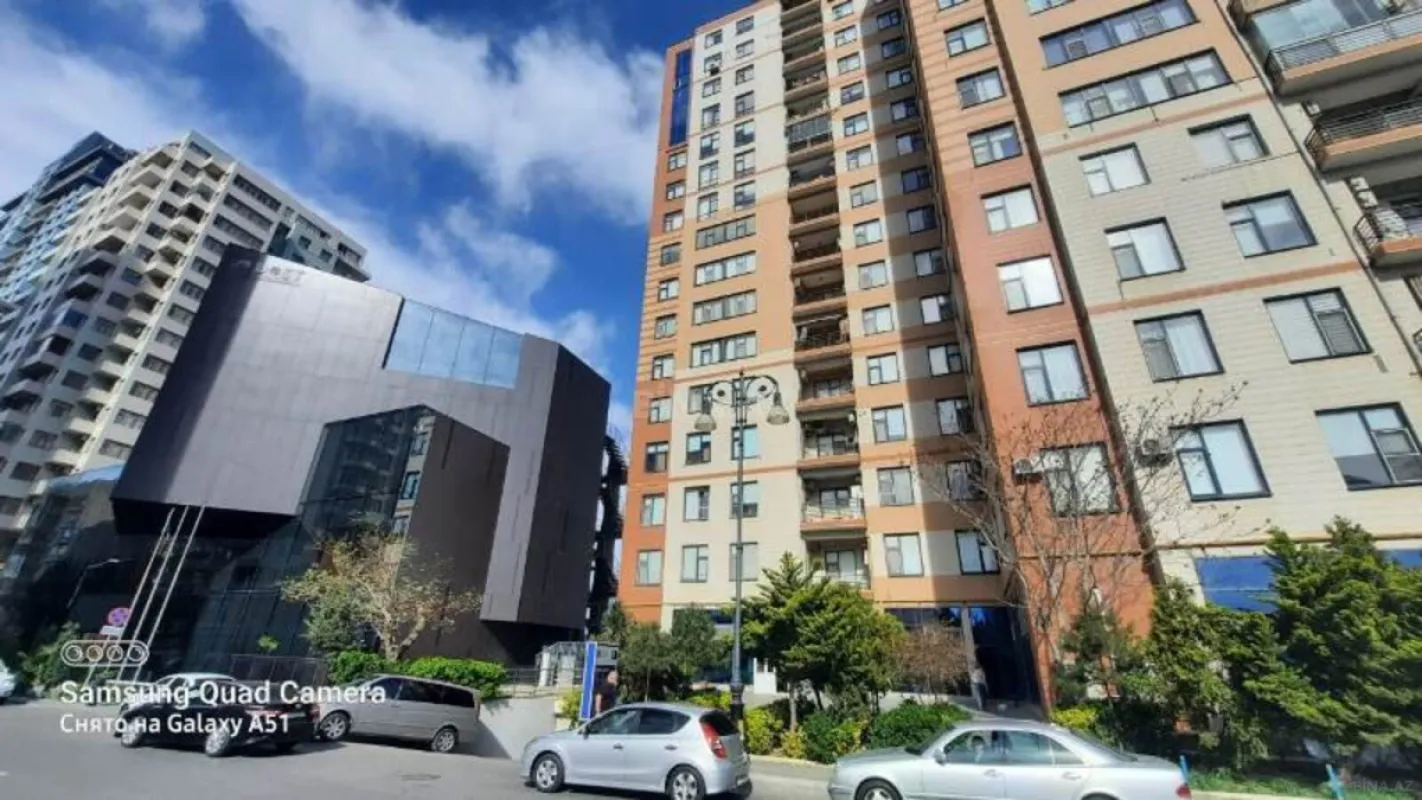 Satılır 4 otaqlı mənzil 170 m²