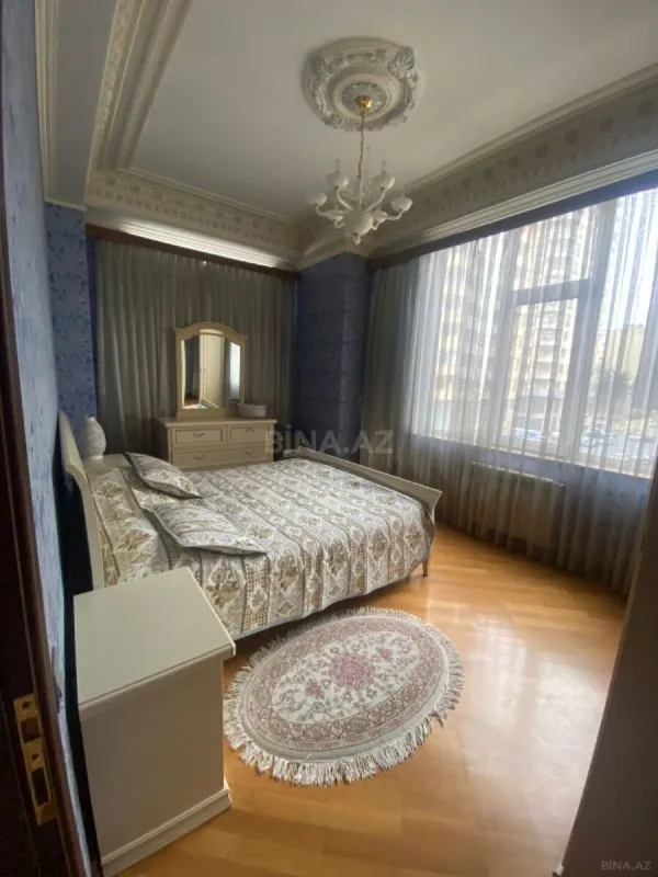 Satılır 4 otaqlı mənzil 170 m²
